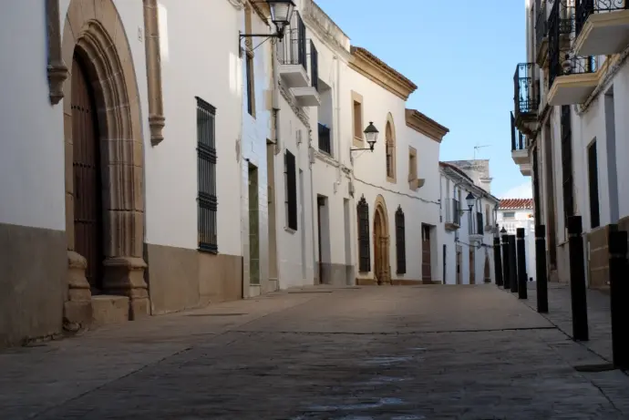 Calle típica en el barrio gótico de Valencia de Alcántara