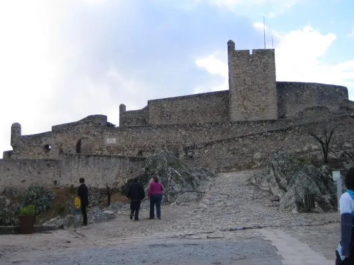 Acceso principal al castillo de Marvao
