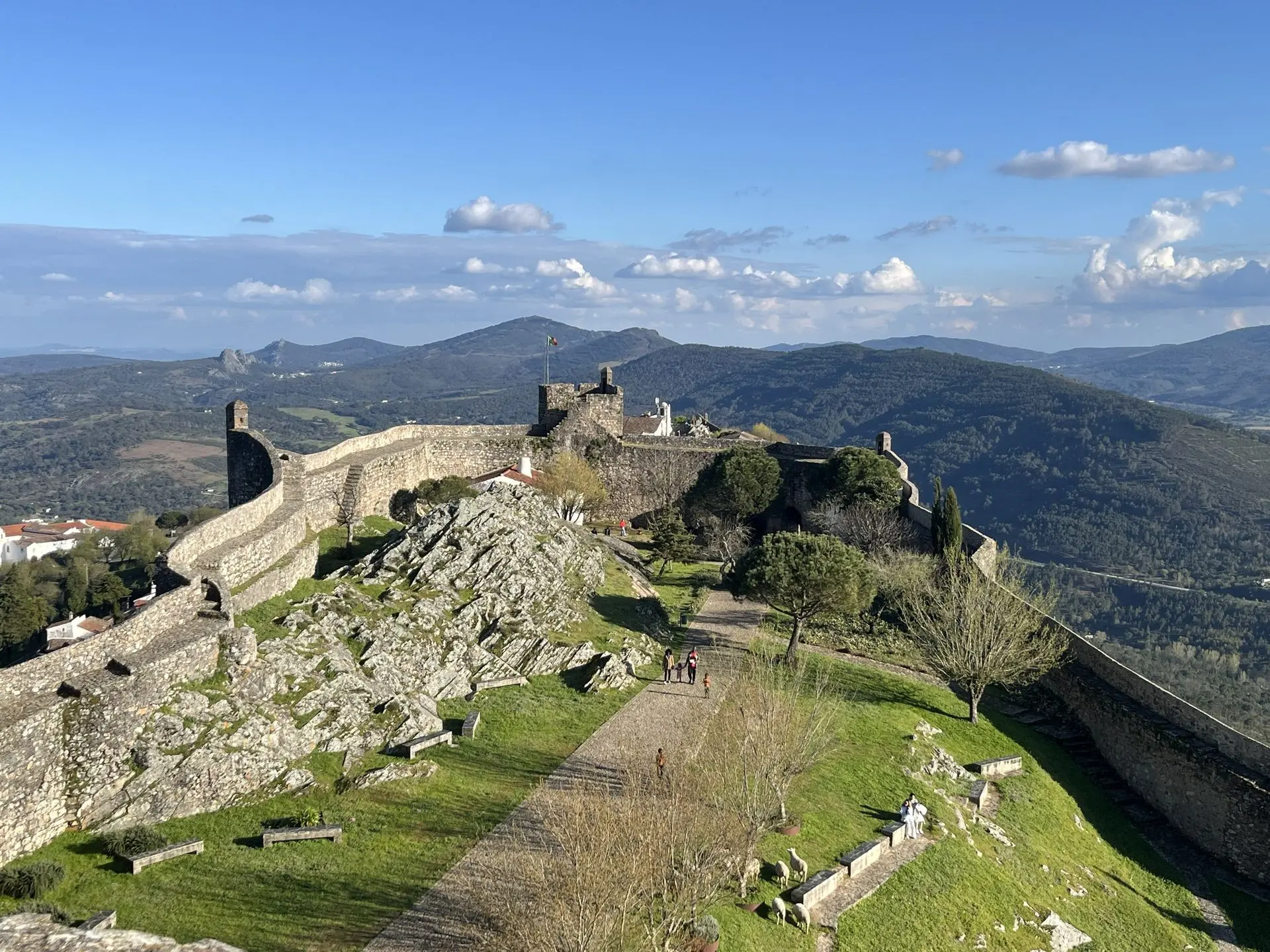 Vista panorámica desde la Torre del Homenaje de la plaza principal del Castillo de Marvao