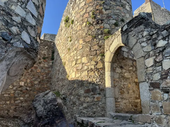 Entra cisterna Castillo fronterizo de Mavao