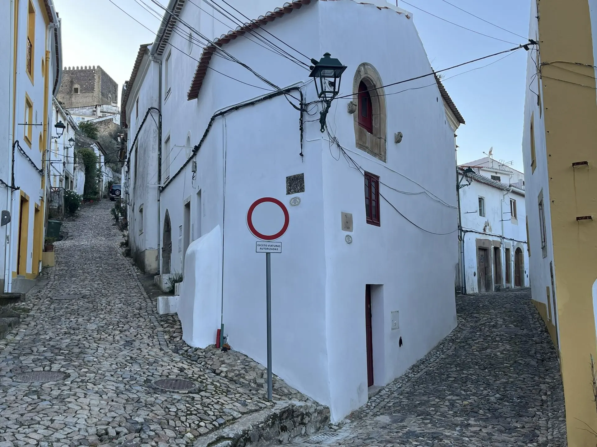 Judería de Castelo de Vide en Portugal con el Castillo